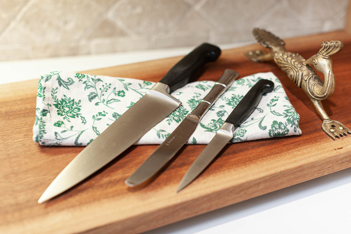 picture of knives on a charcuterie board